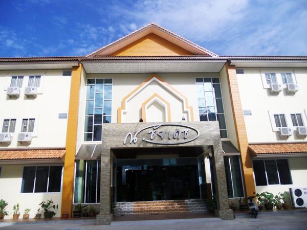 A la foto es mostra l'objecte Na Chaidej hotel situat a la ciutat de Suratthani.
