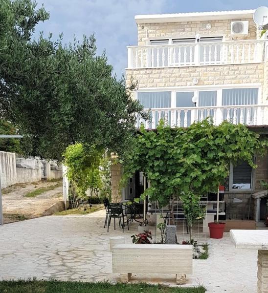 På billedet ses objektet Apartment Maslenica 2, near Zadar beliggende i byen Maslenica.