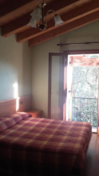 Na zdjęciu widoczny jest obiekt agriturismo AI COLORI położony w mieście Padernello.
