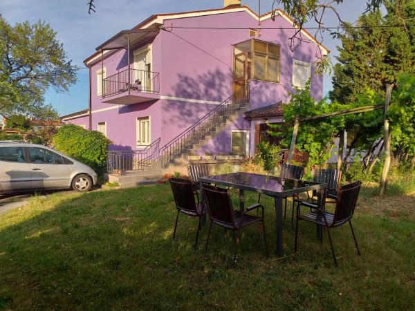 Na foto é possível ver o objeto Istra localizado na cidade de Bertoki.