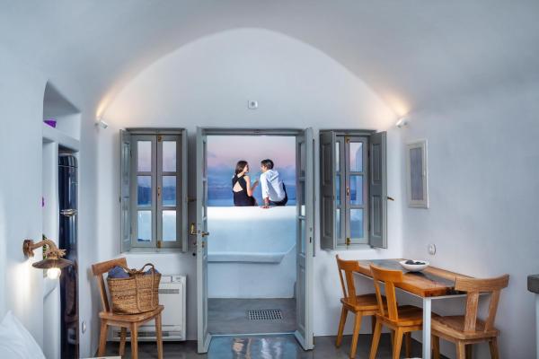 På billedet ses objektet Diamond Luxury Suites Collection beliggende i byen Oia.