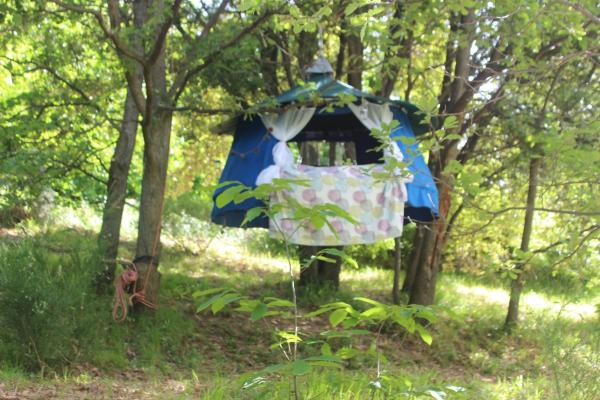 L'école Des Cévennes, "La Tente Suspendue" - Lozère