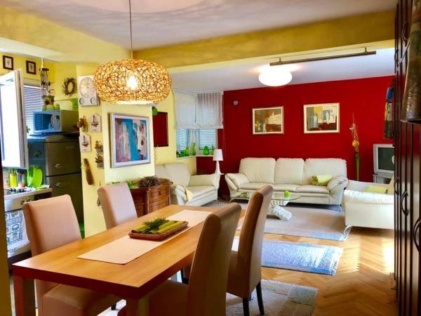 Na zdjęciu widoczny jest obiekt Luxury Apartman Porat położony w mieście Porat.