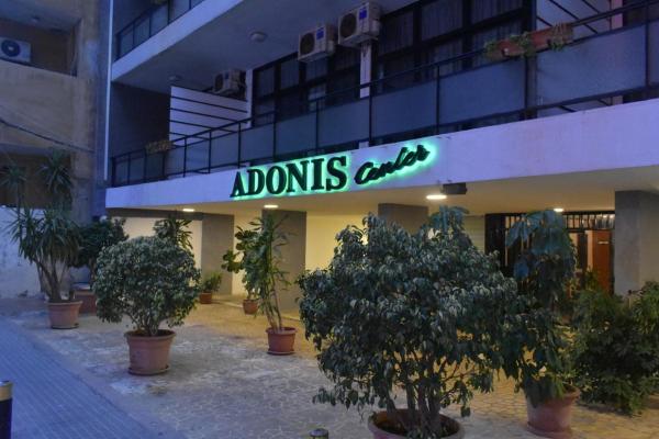 På billedet ses objektet Adonis Furnished Suites beliggende i byen Beirut.