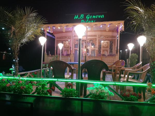 A la foto es mostra l'objecte heritage geneva house boat situat a la ciutat de Srinagar.