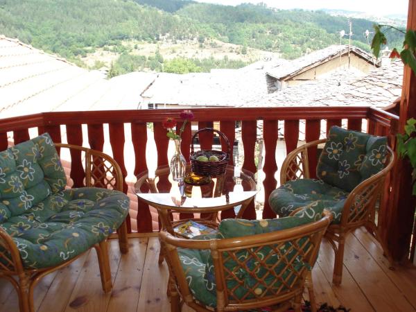 Auf dem Foto ist das Objekt Sharkov Guest House in der Stadt Satovcha zu sehen.