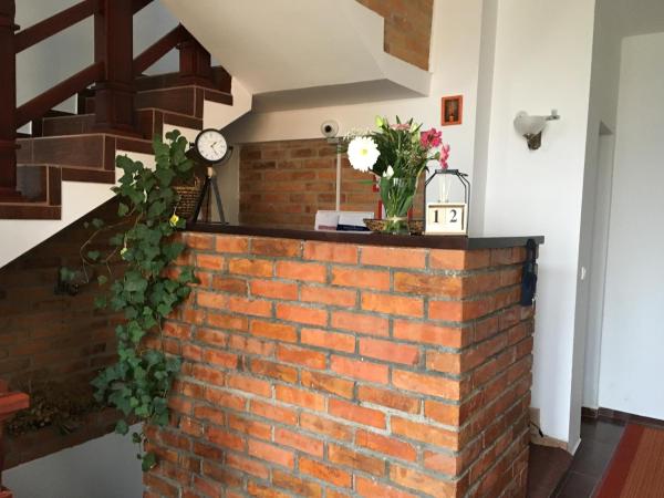 照片显示了位于Băile Tuşnad市的卡萨斯堪迪哈兹旅馆物件。
