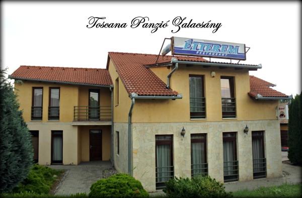 En la foto se muestra el objeto Toscana Panzió ubicado en la ciudad de Pacsa.