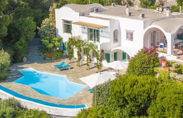 Na foto é possível ver o objeto Il Carrubo Capri localizado na cidade de Anacapri.
