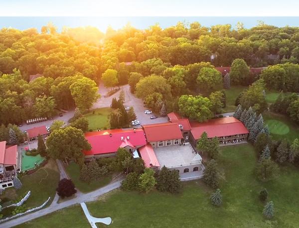 Nella foto è visibile l'oggetto Oakwood Resort situato nella città di Grand Bend.