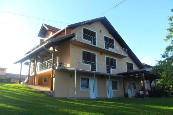 A la foto es mostra l'objecte Studio apartman Trdina situat a la ciutat de Ponikvari.