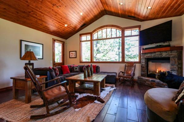 Gray Stone 2088 Holiday Home - Mammoth Lakes, CA