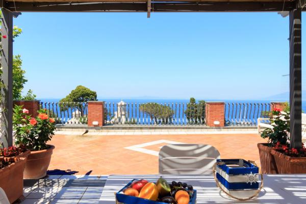 Na zdjęciu widoczny jest obiekt AQUAMARINE Relaxing Capri Suites położony w mieście Capri.