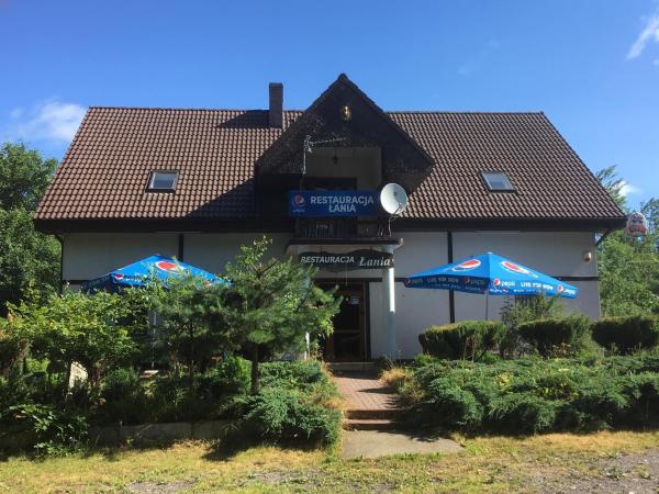 Na fotografii je vidět objekt Restauracja Łania nacházející se ve městě Košalín.