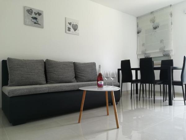Na zdjęciu widoczny jest obiekt Apartman Ana położony w mieście Porat.