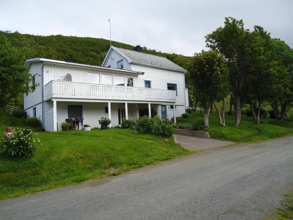 På billedet ses objektet Peaceful Farm beliggende i byen Bøstad.