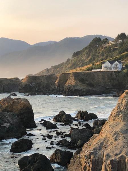 The Castle Inn Of The Lost Coast - Shelter Cove, CA