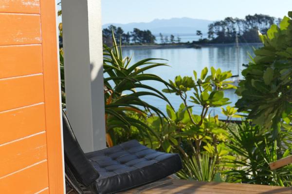 A la foto es mostra l'objecte Waterfront Bliss situat a la ciutat de Nelson.