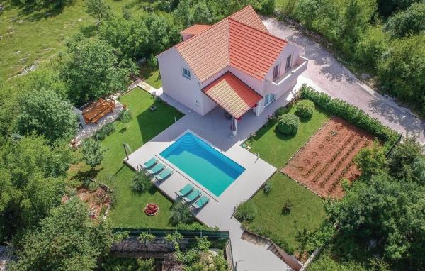 En la foto se muestra el objeto Villa Radosevic near Split, heated pool ubicado en la ciudad de Dugopolje.