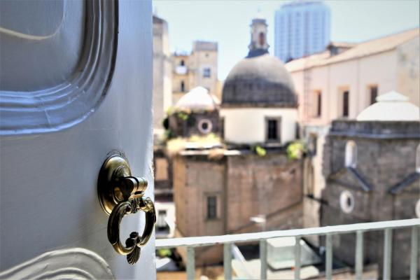 Na foto é possível ver o objeto Vicerè Apartments By DomusExtra localizado na cidade de Naples.