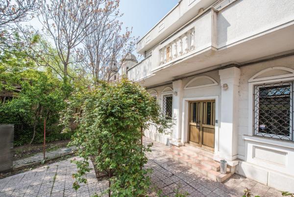 写真にはブカレスト市にあるBucharest Old Town Villaが写っています。
