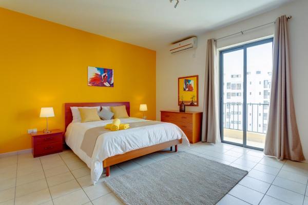 Photo 3 : Spacious, Top Location Sliema Apartment
