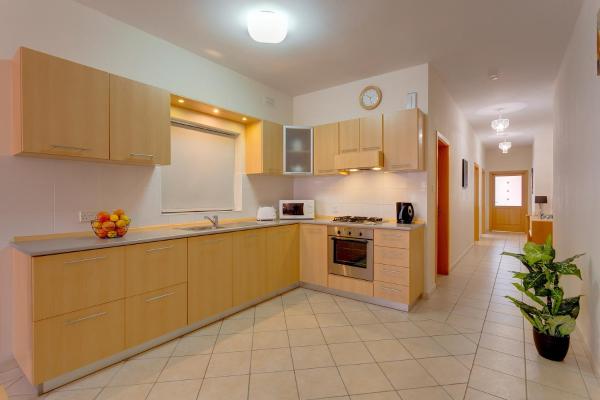 Photo 4 : Spacious, Top Location Sliema Apartment