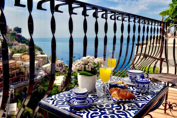 A la foto es mostra l'objecte Gema Suites situat a la ciutat de Positano.