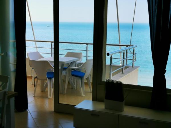 Na fotografii je vidět objekt Matin Apartment Sea View nacházející se ve městě Durrës.