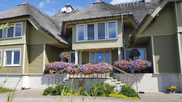 På bildet vises objektet Altmõisa Guesthouse som ligger i byen Kiideva.