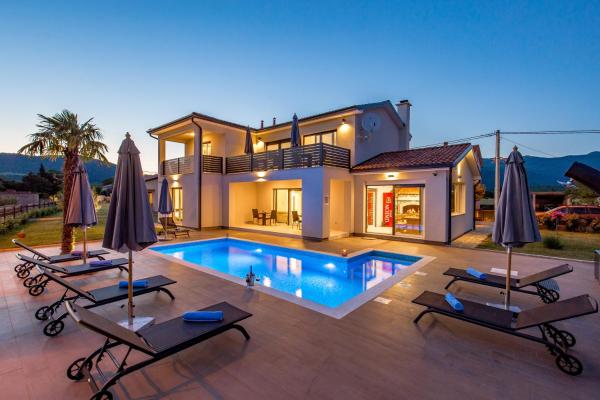 Na zdjęciu widoczny jest obiekt Vila Mia Opatija Dražice położony w mieście Podhum.