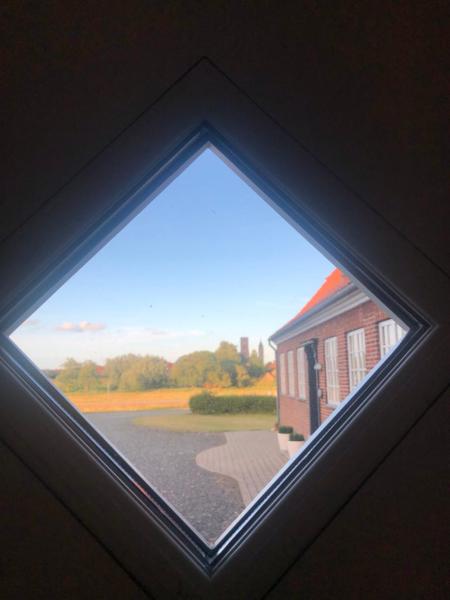 På billedet ses objektet Bjerrumgaard bed and breakfast beliggende i byen Ribe.