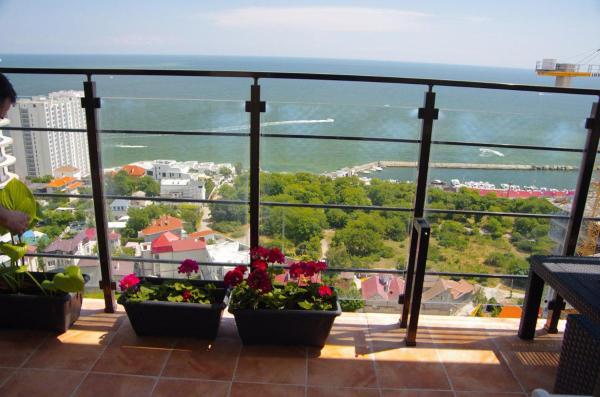 Nella foto è visibile l'oggetto Апартаменты в Аркадии с террасой и прямым видом на море situato nella città di Odessa.