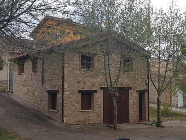 写真にはTorremocha del Pinar市にあるCasa Rural El Retiro de los Casasolaが写っています。