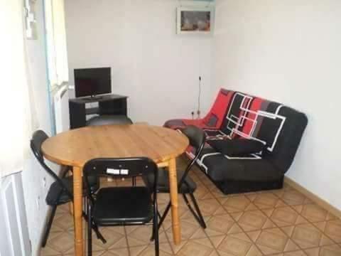 A la foto es mostra l'objecte Gogo location 1 situat a la ciutat de Buissard.