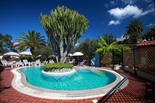 A la foto es pot veure Residence Giardino del Sole que es troba a la ciutat de Ischia.