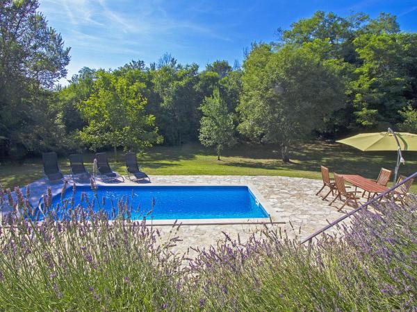 På billedet ses objektet Holiday Home Green by Interhome beliggende i byen Raša.