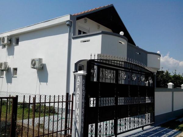 Na foto é possível ver o objeto Studios Velika Plaža localizado na cidade de Ulcinj.