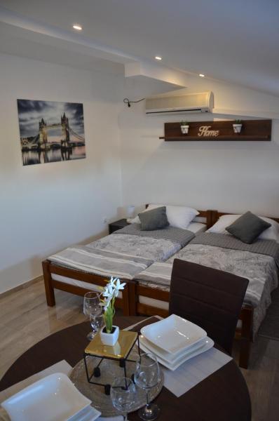 Na zdjęciu widoczny jest obiekt Apartman Dabrović położony w mieście Novska.