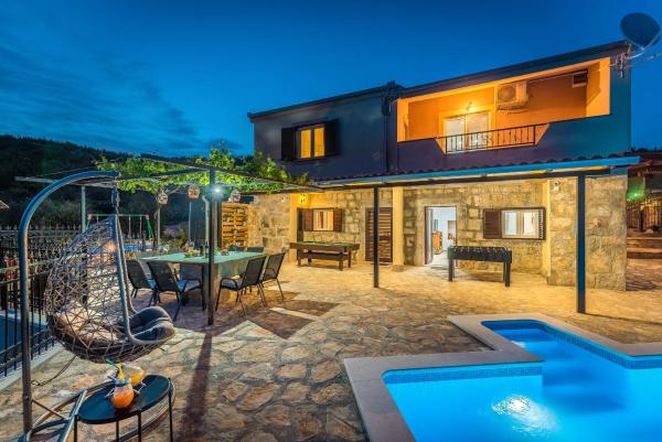 A la foto es mostra l'objecte Villa Didovina situat a la ciutat de Čvrljevo.