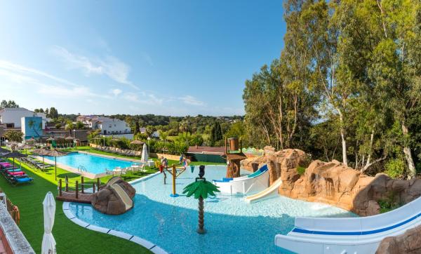 Nella foto è visibile l'oggetto Apartaments Els Llorers situato nella città di Lloret de Mar.