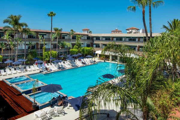 写真にはエンセナダ市にあるSan Nicolas Hotel Casinoが写っています。