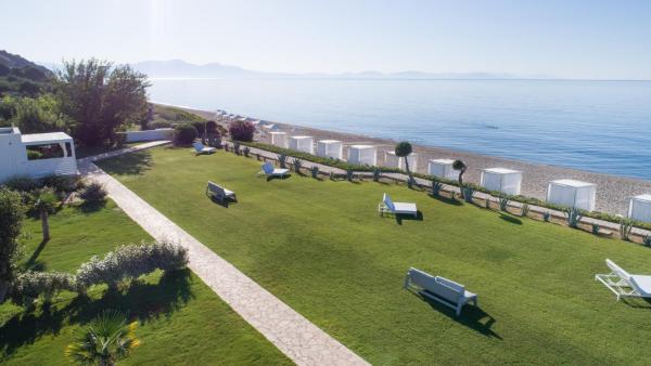 The photo shows the Mareggio Exclusive Residences & Suites located in the city of Gythio.