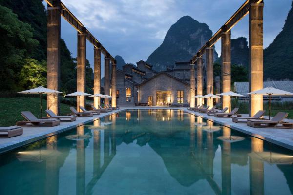 A la foto es mostra l'objecte Yangshuo Sugar House situat a la ciutat de Yangshuo.