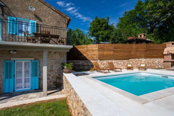 A la foto es mostra l'objecte Stone Villa Katarina with pool situat a la ciutat de Klimno.