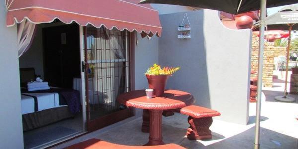 Na fotografii je vidět objekt Die Anker Guesthouse nacházející se ve městě Strandfontein.
