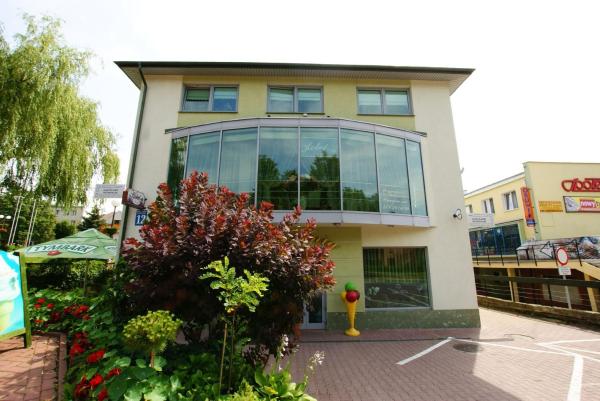 På bildet vises objektet Hotel Finezja som ligger i byen Kazimierzówka.