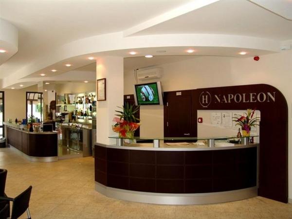 Kuvassa näkyy kohde Hotel Napoleon, joka sijaitsee kaupungissa San Mauro a Mare.