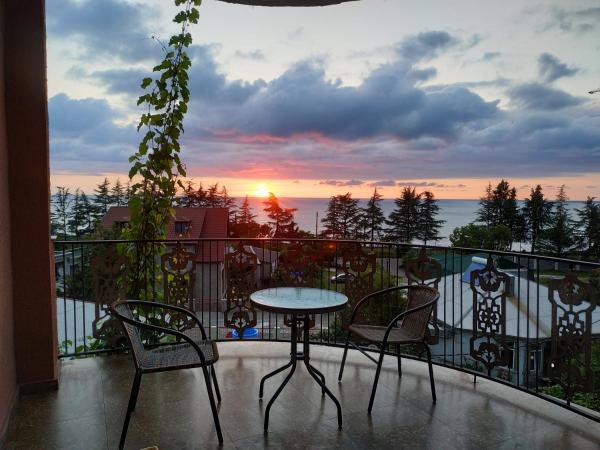 На фото показан объект Batumi Homestay at Tamar Mephe Avenue, расположенный в городе Махинджаури.