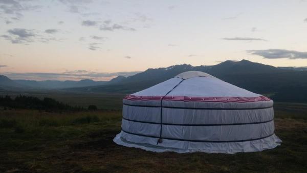 A la foto es mostra l'objecte Iceland yurt situat a la ciutat de Eyjafjaroarsveit.